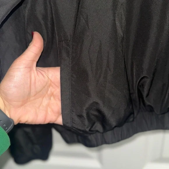 Forever 21 Black Zip-Up Cropped Windbreaker Jacket - Picture 4 of 6